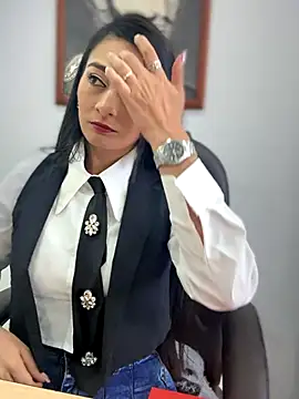 BELLA--26 online show from November 27, 1:35 pm