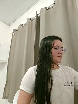 Snapshot of camillebr chatting on October 5, 11:13 pm camillebr online show from October 5, 11:13 pm