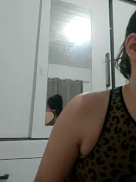 Snapshot of camillebr chatting on December 16, 12:04 am camillebr online show from December 16, 12:04 am