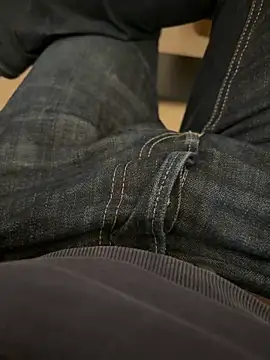 Snapshot of Pierre22000 chatting on December 18, 2:45 pm Pierre22000 online show from December 18, 2:45 pm