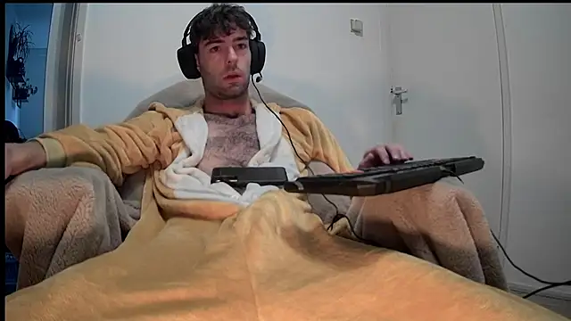 onesieboyx online show from January 14, 9:13 am