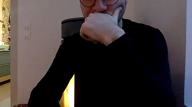 Snapshot of coquin5995 chatting on January 4, 7:45 am coquin5995 online show from January 4, 7:45 am