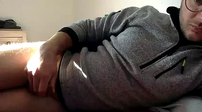 Snapshot of coquin5995 chatting on February 1, 11:10 am coquin5995 online show from February 1, 11:10 am