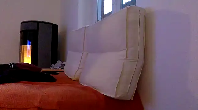 Snapshot of coquin5995 chatting on February 3, 7:07 am coquin5995 online show from February 3, 7:07 am