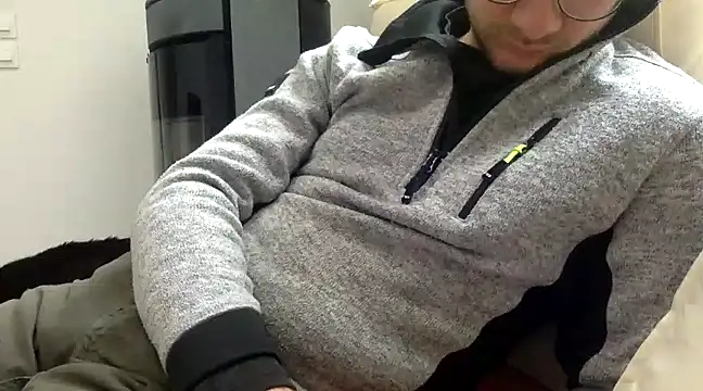 Snapshot of coquin5995 chatting on February 11, 2:24 pm coquin5995 online show from February 11, 2:24 pm