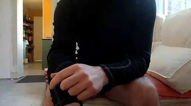 Snapshot of coquin5995 chatting on February 18, 7:10 am coquin5995 online show from February 18, 7:10 am