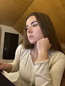 mewKate online show from March 12, 6:33 pm