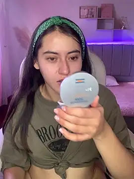 Snapshot of Camila_pinkk chatting on February 7, 7:27 pm Camila pinkk online show from February 7, 7:27 pm