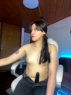 Snapshot of Camila_pinkk chatting on October 14, 6:31 pm Camila pinkk online show from October 14, 6:31 pm