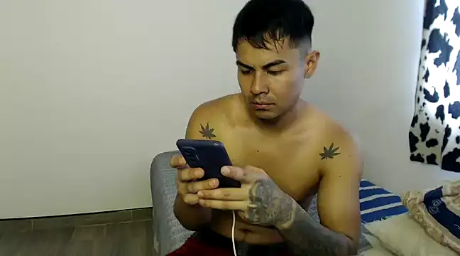 Snapshot of lonelydick2002 chatting on January 8, 7:45 pm lonelydick2002 online show from January 8, 7:45 pm