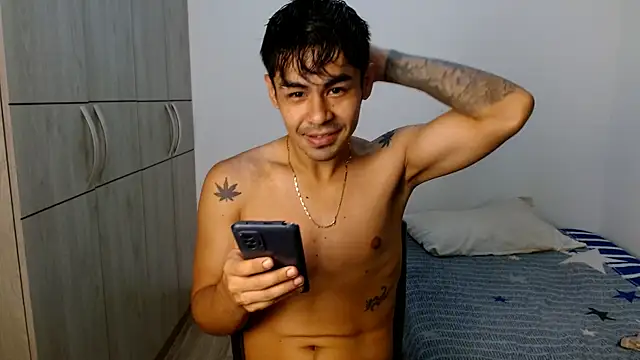 Snapshot of lonelydick2002 chatting on November 2, 4:15 am lonelydick2002 online show from November 2, 4:15 am