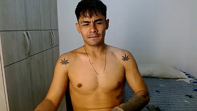 Snapshot of lonelydick2002 chatting on November 5, 4:45 am lonelydick2002 online show from November 5, 4:45 am