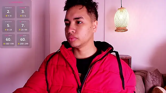 Snapshot of AlecLightwood_ chatting on December 18, 5:46 am AlecLightwood online show from December 18, 5:46 am