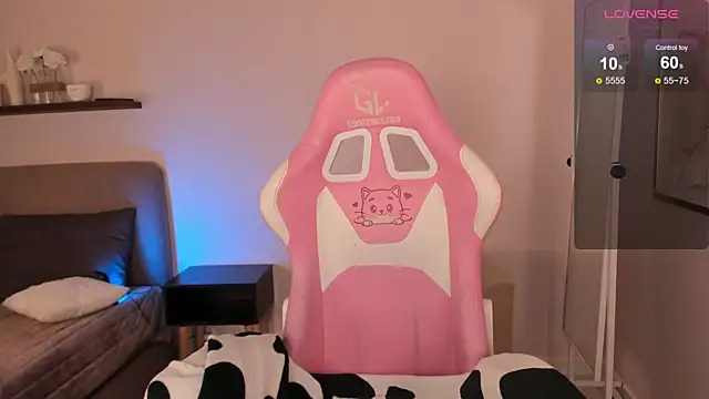 Snapshot of blue_nymph1 chatting on October 7, 10:01 am blue nymph1 online show from October 7, 10:01 am