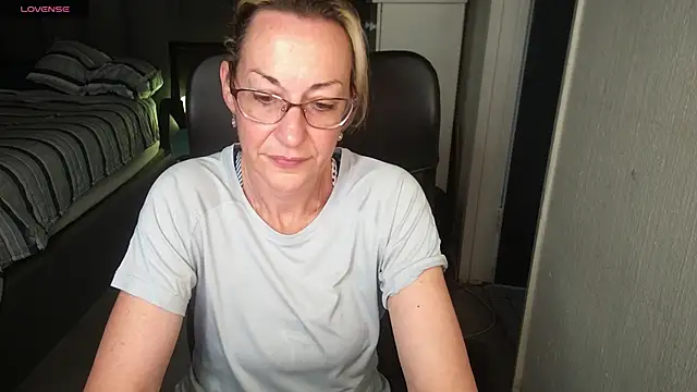 boeslaboes1 online show from September 20, 3:46 pm