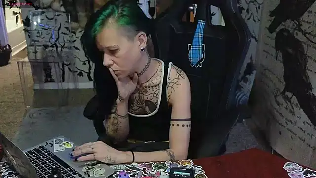 Snapshot of trashbrat chatting on September 28, 9:47 am trashbrat online show from September 28, 9:47 am