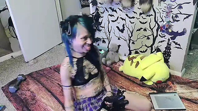 Snapshot of trashbrat chatting on November 8, 2:01 am trashbrat online show from November 8, 2:01 am