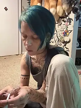 Snapshot of trashbrat chatting on November 10, 1:48 am trashbrat online show from November 10, 1:48 am