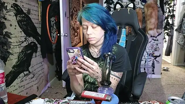 Snapshot of trashbrat chatting on November 20, 12:16 pm trashbrat online show from November 20, 12:16 pm