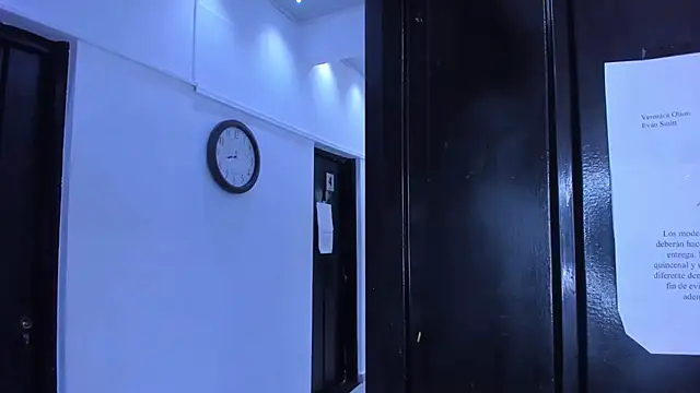 VeronicaOlson  online show from March 2, 11:50 am