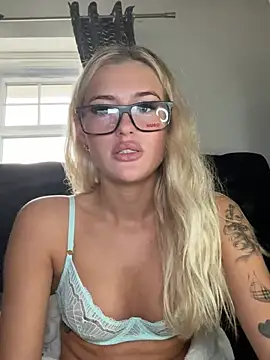 Snapshot of PrettyPrincess69x chatting on January 13, 12:02 pm PrettyPrincess69x online show from January 13, 12:02 pm