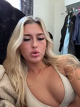 Snapshot of PrettyPrincess69x chatting on February 28, 10:52 am PrettyPrincess69x online show from February 28, 10:52 am