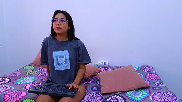 Snapshot of Ana_and_Leo chatting on January 23, 3:32 pm Ana and Leo online show from January 23, 3:32 pm