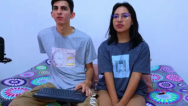 Snapshot of Ana_and_Leo chatting on January 23, 6:35 pm Ana and Leo online show from January 23, 6:35 pm