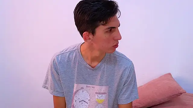 Snapshot of Ana_and_Leo chatting on January 30, 12:37 pm Ana and Leo online show from January 30, 12:37 pm