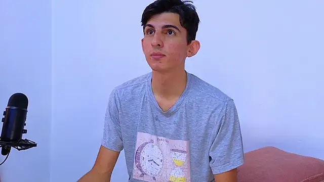 Snapshot of Ana_and_Leo chatting on February 6, 12:05 pm Ana and Leo online show from February 6, 12:05 pm