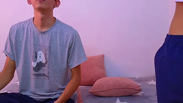 Snapshot of Ana_and_Leo chatting on February 10, 3:21 pm Ana and Leo online show from February 10, 3:21 pm