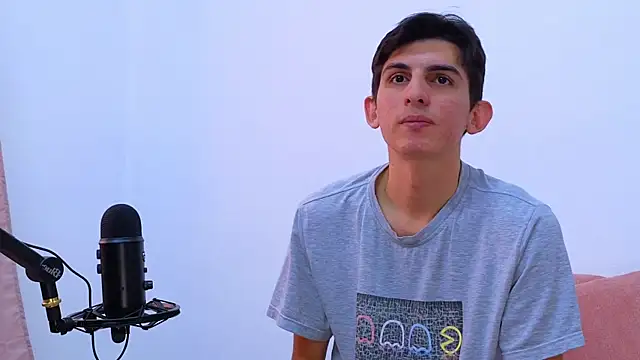 Snapshot of Ana_and_Leo chatting on February 17, 12:27 pm Ana and Leo online show from February 17, 12:27 pm