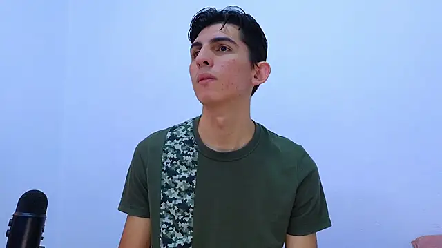 Snapshot of Ana_and_Leo chatting on February 20, 12:04 pm Ana and Leo online show from February 20, 12:04 pm