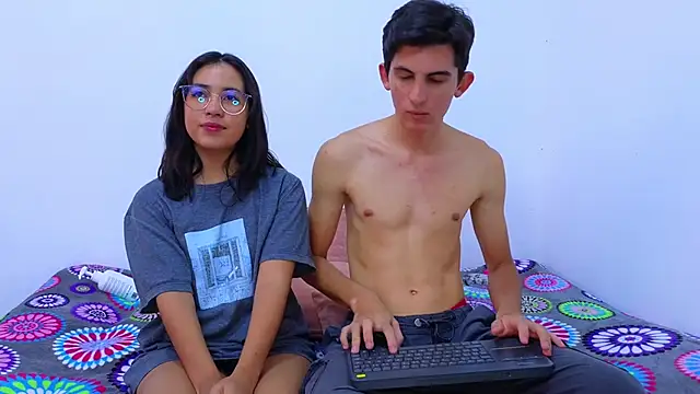 Snapshot of Ana_and_Leo chatting on February 24, 12:26 pm Ana and Leo online show from February 24, 12:26 pm