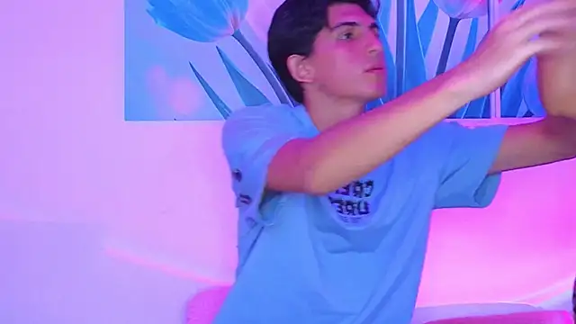 Snapshot of Ana_and_Leo chatting on December 4, 2:37 pm Ana and Leo online show from December 4, 2:37 pm