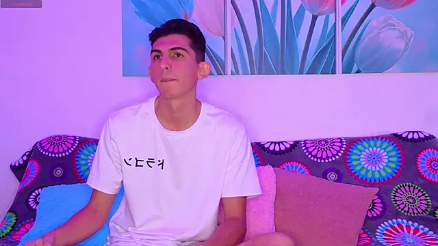 Snapshot of Ana_and_Leo chatting on December 17, 2:45 pm Ana and Leo online show from December 17, 2:45 pm