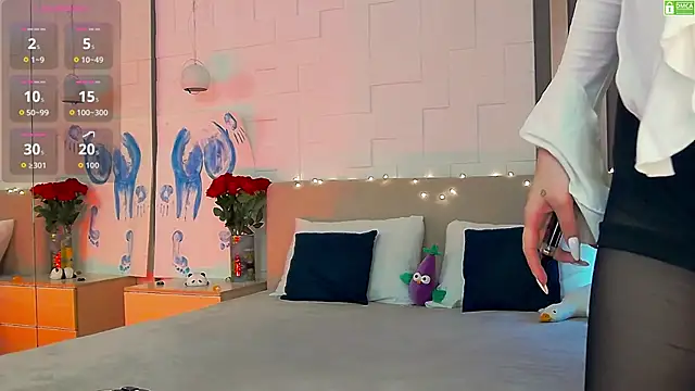 Emma plux online show from September 17, 8:05 am