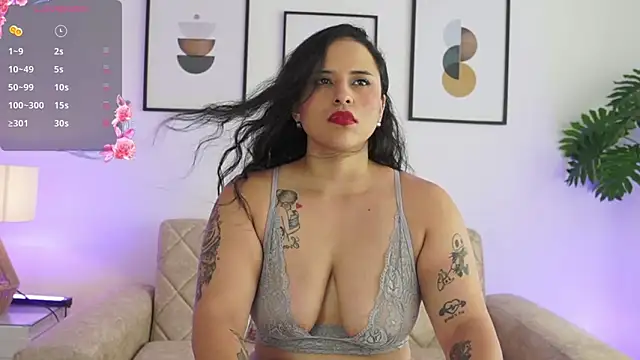 Snapshot of Emma_Walkerr_ chatting on January 18, 7:15 pm Emma Walkerr online show from January 18, 7:15 pm