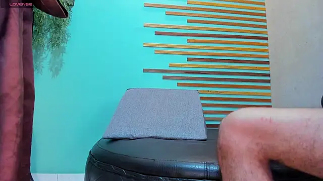 Snapshot of cristal_antoni chatting on February 22, 1:24 pm cristal antoni online show from February 22, 1:24 pm