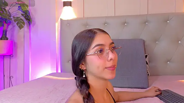 Snapshot of cristal_antoni chatting on November 28, 8:28 am cristal antoni online show from November 28, 8:28 am