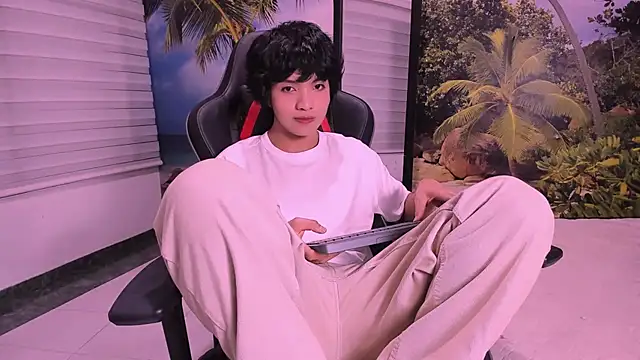 AllanYong18 online show from February 6, 4:53 am