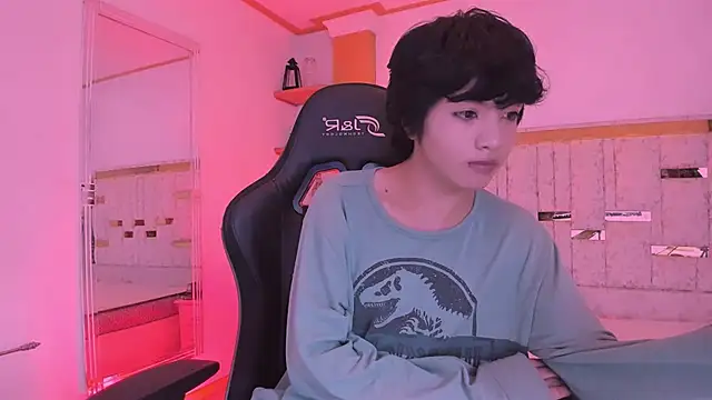 AllanYong18 online show from March 5, 4:24 am