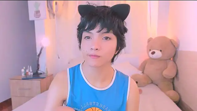 AllanYong18 online show from October 13, 9:20 am