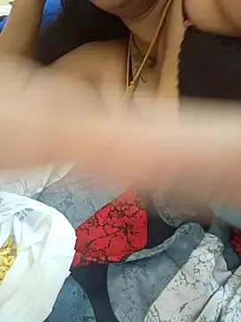 Snapshot of sriyazhini chatting on February 16, 6:43 am sriyazhini online show from February 16, 6:43 am