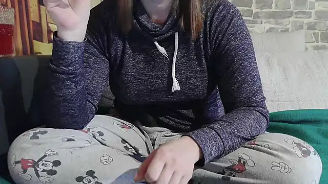 Snapshot of YviEngel87 chatting on November 25, 7:19 am YviEngel87 online show from November 25, 7:19 am