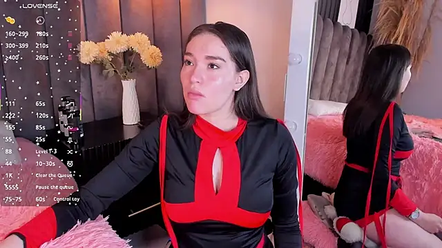 chelsea bolton  online show from October 31, 1:01 pm