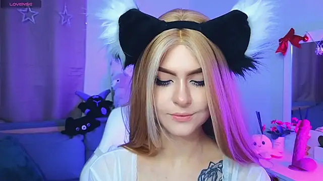 Emily  Mooree online show from February 2, 4:15 am