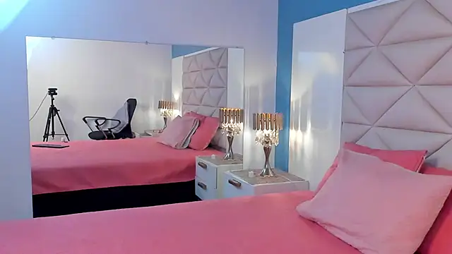 Snapshot of KarenSims chatting on March 4, 7:32 pm KarenSims online show from March 4, 7:32 pm