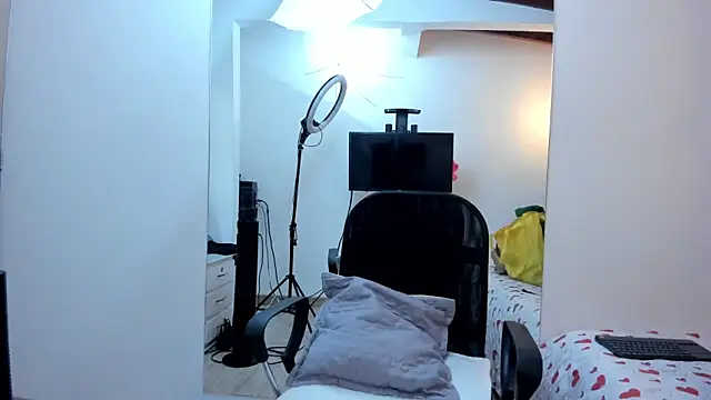 Snapshot of KarenSims chatting on November 21, 11:42 am KarenSims online show from November 21, 11:42 am