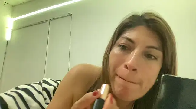 LunaBeya online show from March 19, 1:43 am